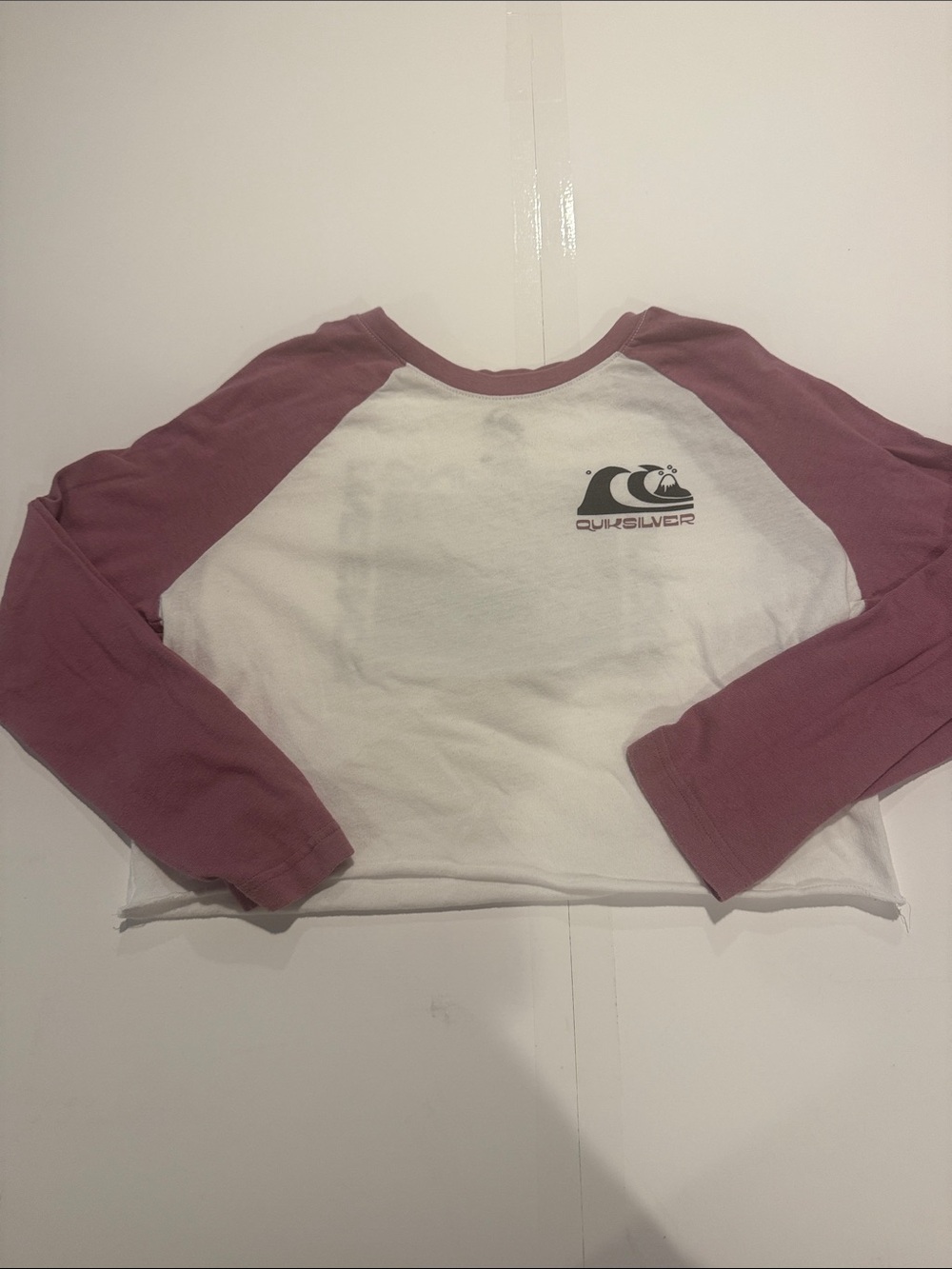 Quiksilver White & Mauve Raglan Crop Long Sleeve